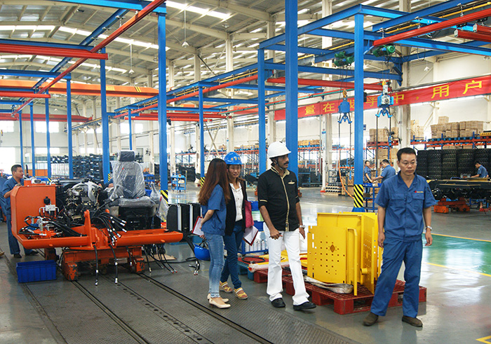 印度客戶參觀沃爾華總裝車間 印度客戶參觀沃爾華總裝車間