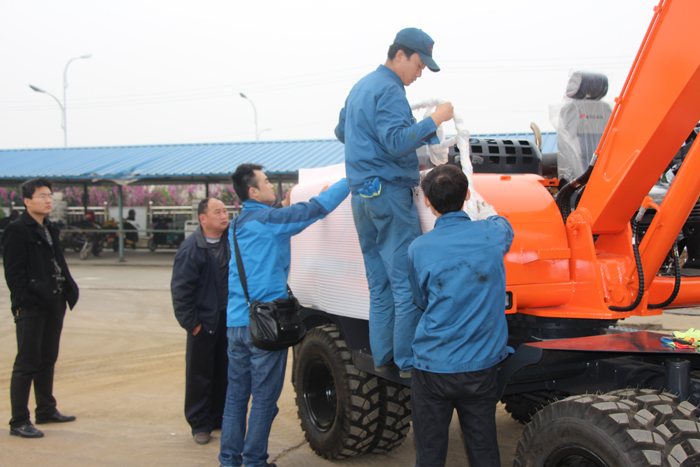 沃爾華集團2兩臺挖掘機順利出口馬來西亞 沃爾華集團2兩臺挖掘機順利出口馬來西亞