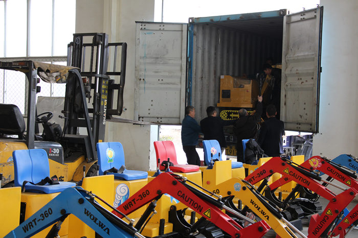 熱烈祝賀沃爾華集團首批200臺兒童挖掘機順利出口歐洲 熱烈祝賀沃爾華集團首批200臺兒童挖掘機順利出口歐洲