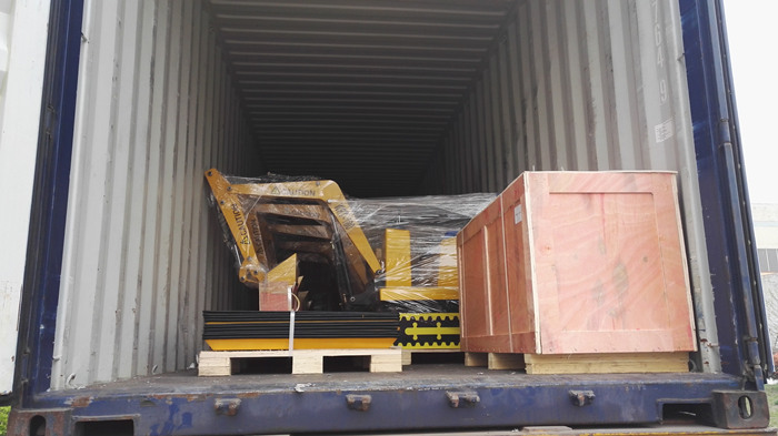 沃爾華集團40臺兒童挖掘機批量出口新加坡 沃爾華集團40臺兒童挖掘機批量出口新加坡