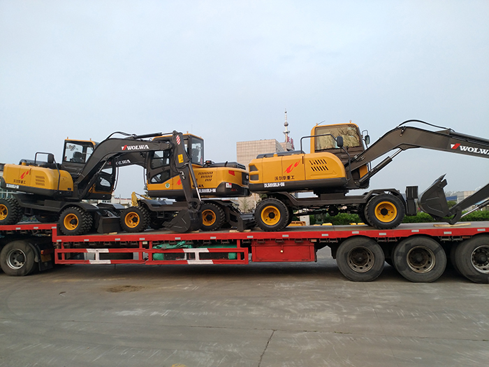 沃爾華一批新款輪式挖掘機發往華北市場