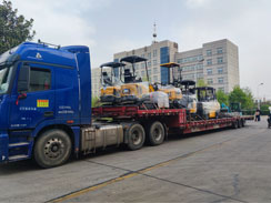 沃爾華集團一批挖掘機和叉車出口南美地區(qū)